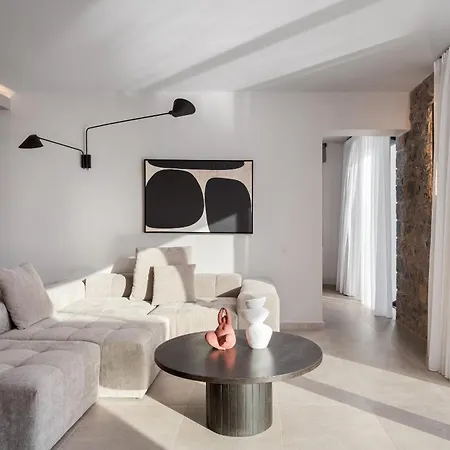 Neromai Cave Luxury Villa