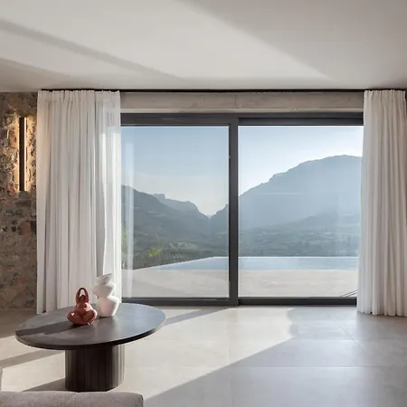 Neromai Cave Luxury Villa