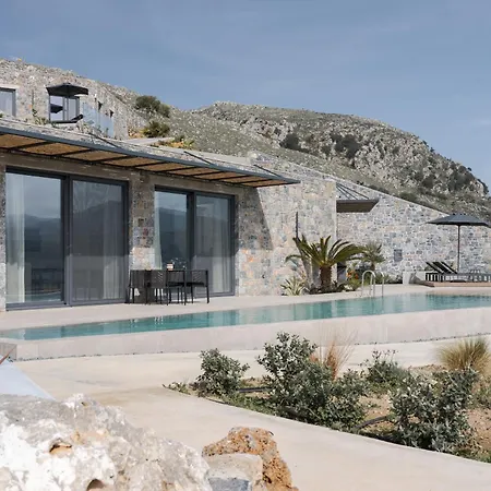 Neromai Cave Luxury Villa